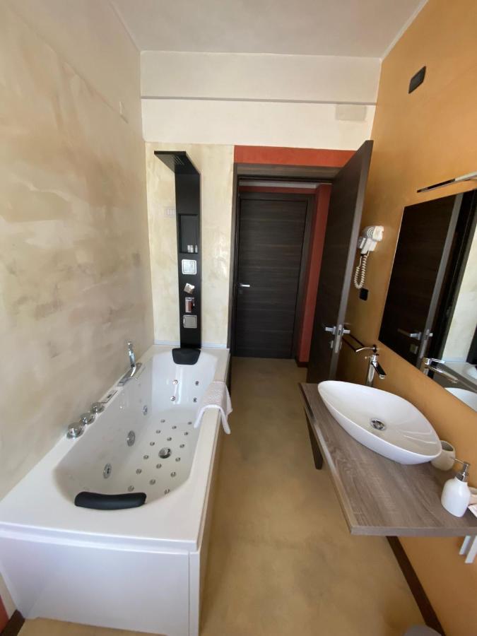 B2In Suite & Office Каприате-Сан-Джервазио Экстерьер фото